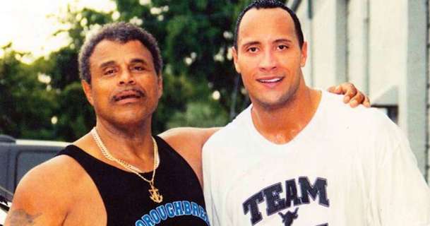 Dwayne "The Rock" Johnson smutní, zemřel mu otec | Fandíme filmu