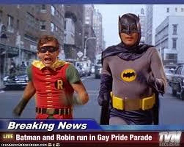 Batman a Robin: Režisér přísahá, že jeho hrdinové nejsou tajně gay | Fandíme filmu