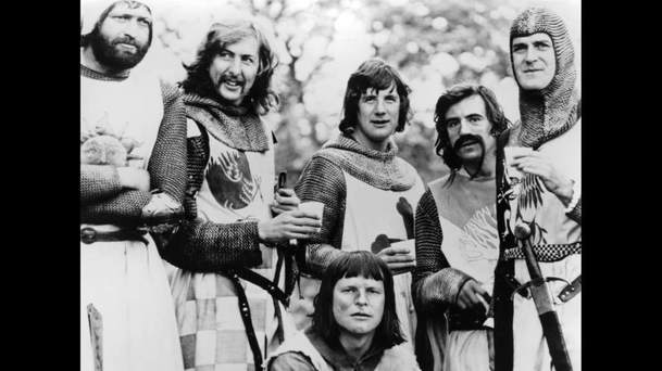 Zemřel komik a režisér Terry Jones z legendárních Monty Pythonů | Fandíme filmu