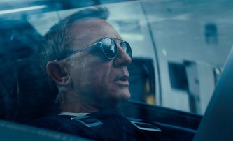Není čas zemřít: Bond v nové upoutávce pilotuje experimentální letoun | Fandíme filmu