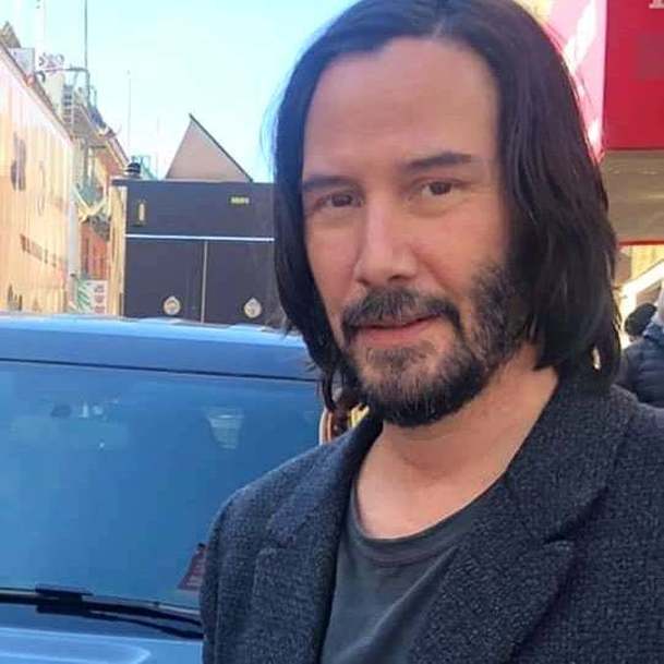 Matrix 4: Keanu Reeves na záběrech z natáčení nevypadá ani trochu jako Neo | Fandíme filmu