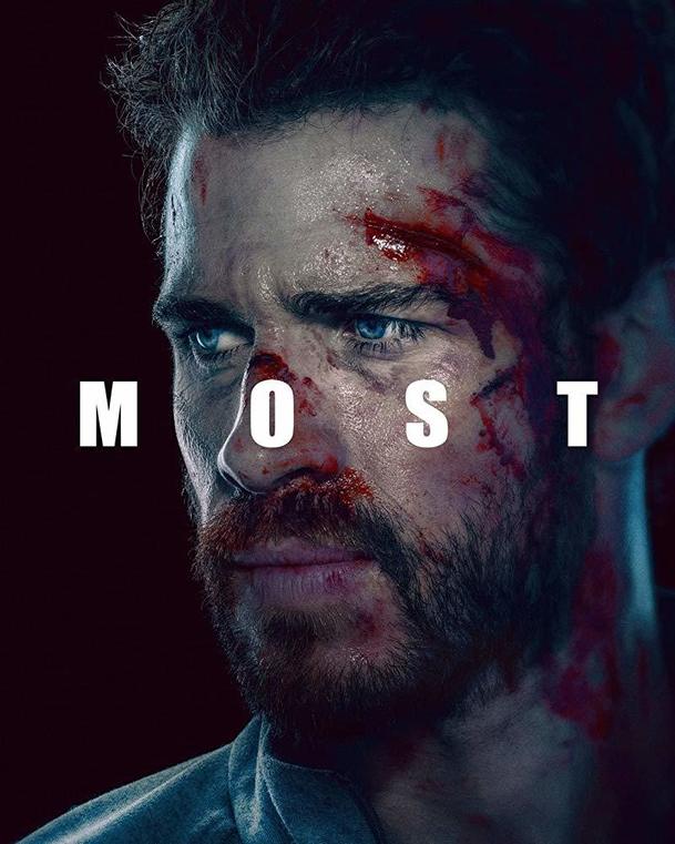 Most Dangerous Game: Liam Hemsworth a Christoph Waltz v boji o život | Fandíme serialům