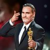 Oscar 2020: Ceremoniálu dominovali Joaquin Phoenix, Billie Eilish a nečekaně i Eminem | Fandíme filmu