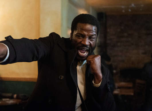 Kolt místo klíče: Tvůrce kultovního Raidu se pokusil natočit ještě drsnější akci | Fandíme filmu