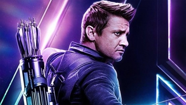 Hawkeye: Kostýmy, zbraně a tvrdá makačka na nových fotkách | Fandíme filmu