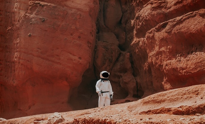 Last Days: V nové sci-fi sérii Země umírá, umělá inteligence vítězí a lidé tajně prchají na Mars | Fandíme seriálům