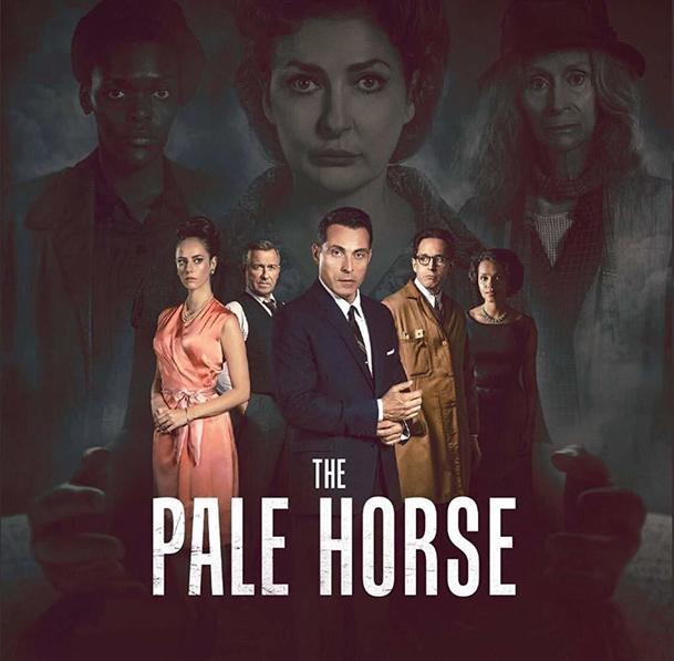 Plavý kůň: Detektivní minisérie vykresluje příběh Agathy Christie s hororovým nádechem | Fandíme serialům