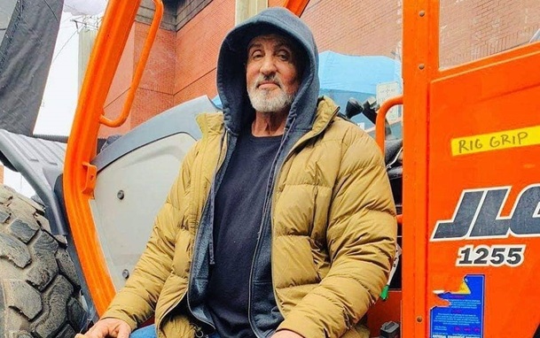 Samaritan: Režisér se chlubí, že 73letý Stallone zvládá jako superhrdina to, co nesvedou dvacátníci | Fandíme filmu