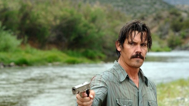 Outer Range: Josh Brolin se vrací do televize pod produkční záštitou Brada Pitta | Fandíme serialům