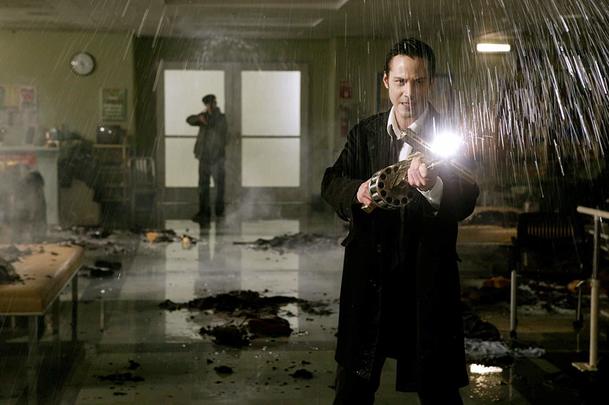 Constantine: Tvůrci prozradili, co měl Keanu Reeves ve dvojce řešit | Fandíme filmu