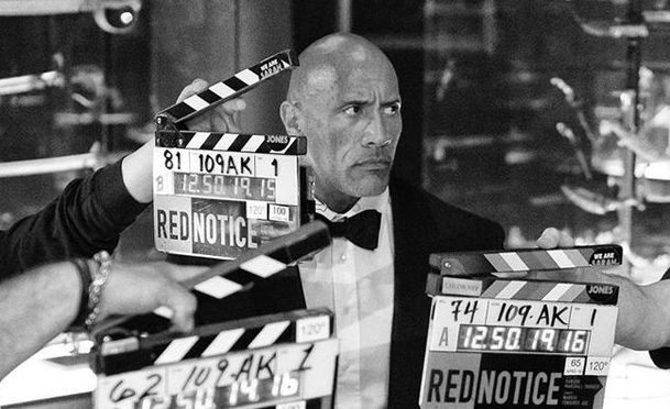 Red Notice: První fotky z chystaného akčního velkofilmu s The Rockem | Fandíme filmu