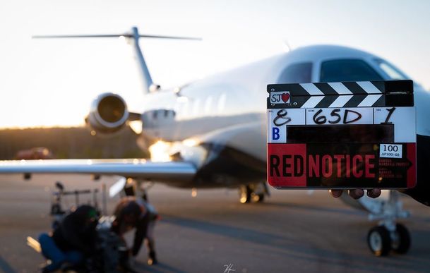 Red Notice: První fotky z chystaného akčního velkofilmu s The Rockem | Fandíme filmu