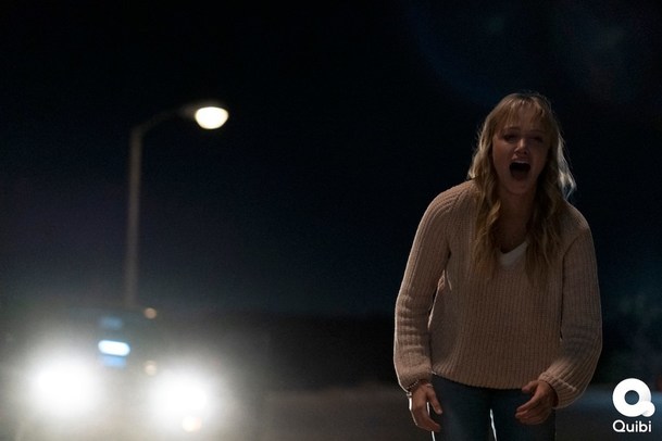 The Stranger: O život jí usiluje psychopat, aniž by hrdinka thrilleru věděla proč - trailer | Fandíme serialům
