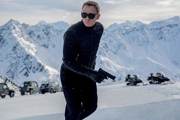 Povolení zabíjet: Kolik lidí zlikvidoval James Bond za svou kariéru | Fandíme filmu