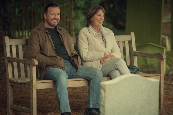 Po životě: V traileru na 2. řadu se Ricky Gervais snaží být dobrák, ale moc mu to nejde | Fandíme serialům