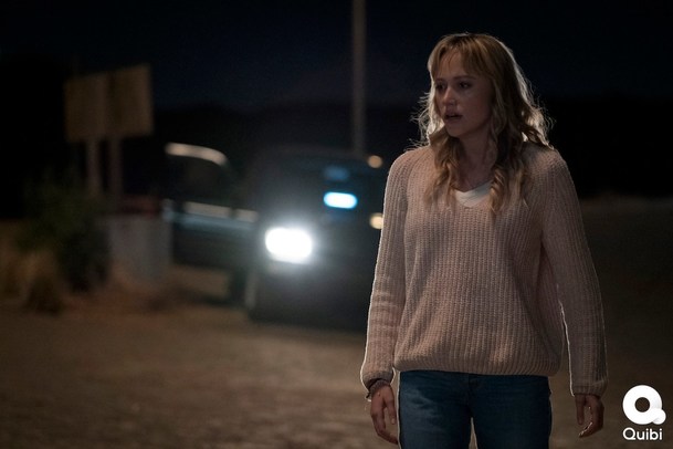 The Stranger: O život jí usiluje psychopat, aniž by hrdinka thrilleru věděla proč - trailer | Fandíme serialům