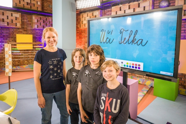 Glosa: Televizní „náhrada“ školy UčíTelka začala rozpačitě | Fandíme serialům