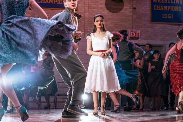 West Side Story: Roztančené fotky představují Spielbergovu verzi populáního bijáku | Fandíme filmu