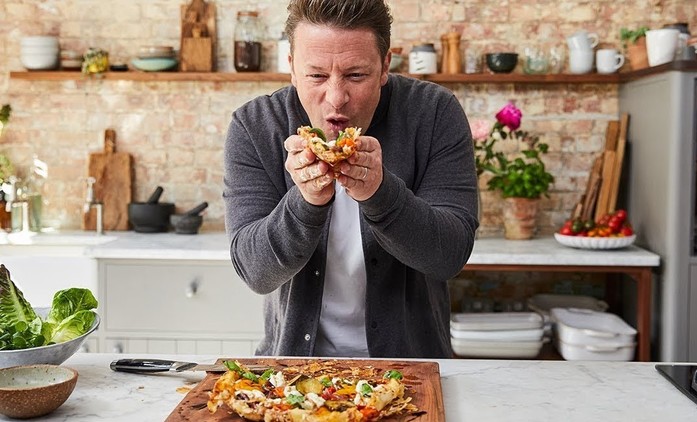 Jamie Oliver bude v nové show učit, jak vařit v době pandemie koronaviru | Fandíme seriálům