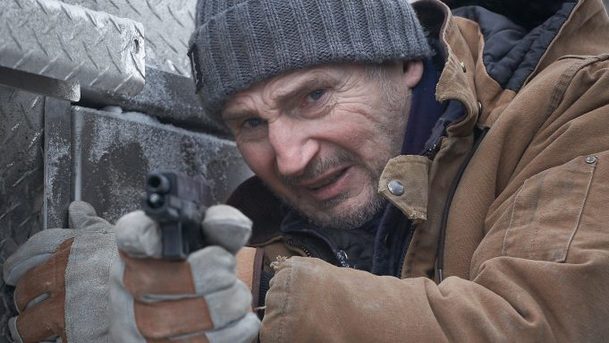 Liam Neeson stále nechce do drsňáckého důchodu, chystá na nás další filmy | Fandíme filmu