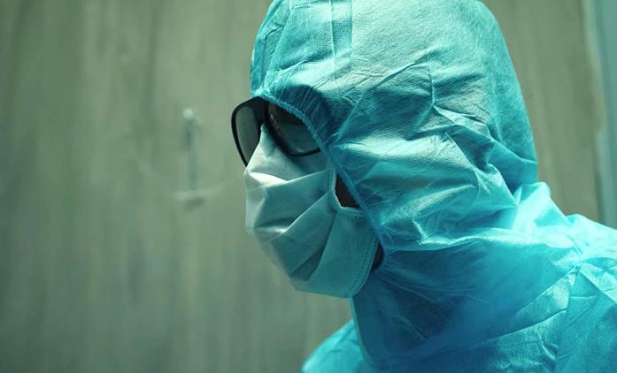 Vědec z Netflix dokumentu Globální pandemie tvrdí, že objevil účinný prostředek proti koronaviru | Fandíme seriálům