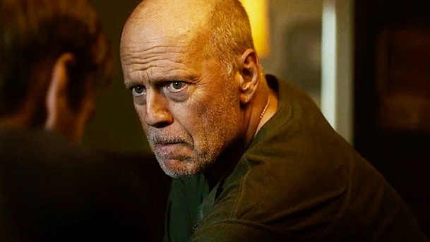 Survive the Night: Bruce Willis chrání rodinu před lupiči | Fandíme filmu