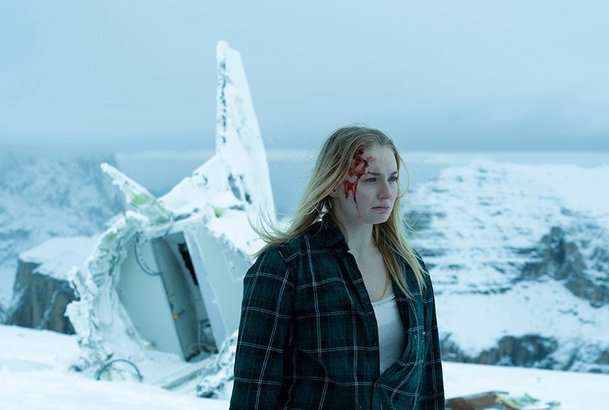 Survive: Sophie "Sansa" Turner po havárii letadla přežívá v divočině | Fandíme serialům
