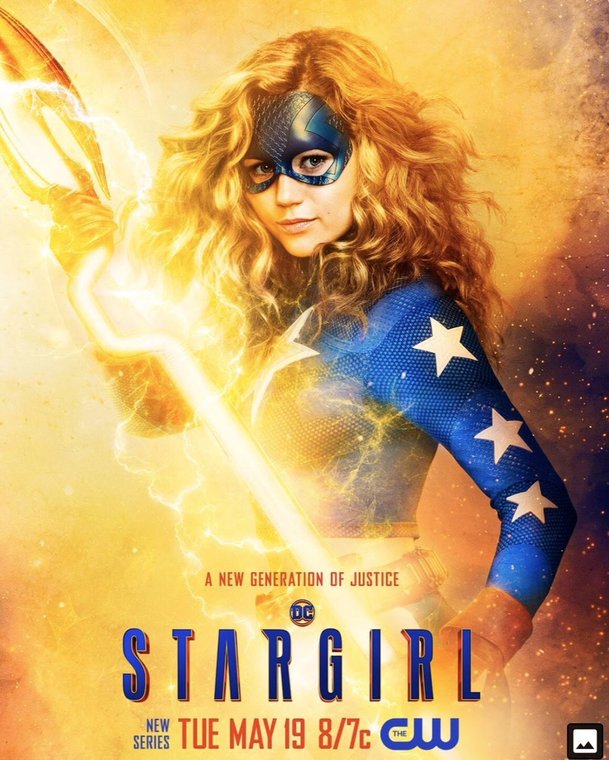 Stargirl: Nové trailery a datum premiéry pro novou hrdinskou sérii | Fandíme serialům