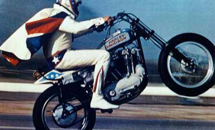 Evel Knievel: Vzniká seriál o legendárním skokanovi na motocyklu | Fandíme seriálům