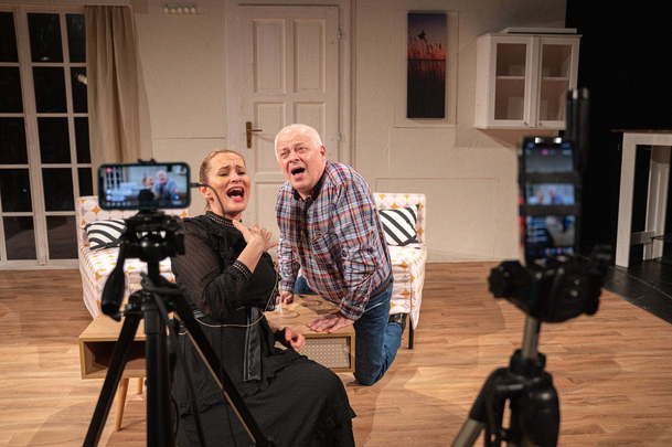 JSME S VÁMI: Prima uvede novou talkshow s Evou Holubovou a Bobem Kleplem | Fandíme serialům