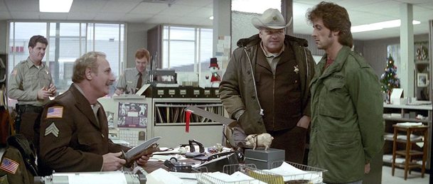 Zemřel Brian Dennehy, drsný šerif z prvního Ramba | Fandíme filmu