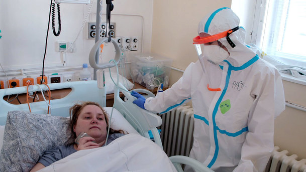 Nemocnice v první linii: Česká televize ve svojí sérii ukazuje fungování nemocnic během pandemie | Fandíme serialům