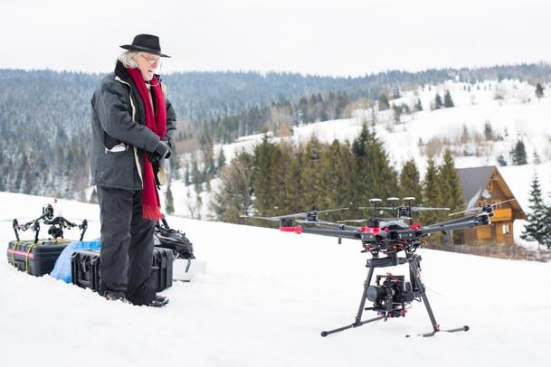 Perinbaba a dva světy: Jakubisko se podělil o nové fotky z výpravné pohádky | Fandíme filmu