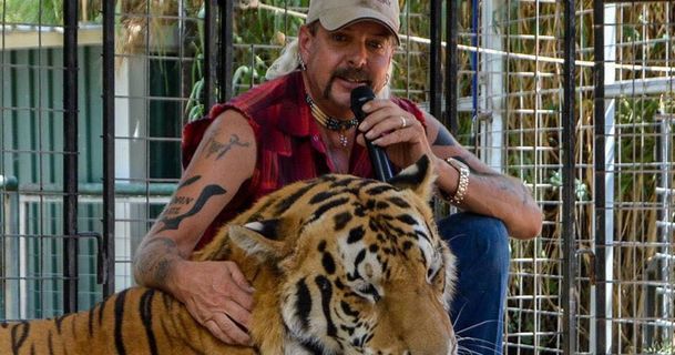 Tiger King: Právníci Joa Exotica skutečně požádají Trumpa o milost | Fandíme serialům