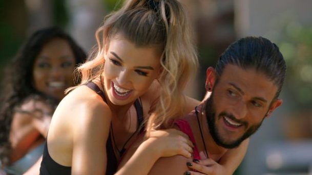 Too Hot to Handle: Blíží se speciální epizoda, ve které se soutěžící virtuálně sejdou | Fandíme serialům