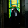 A Nun’s Curse: Laciný horor se snaží přiživit na úspěchu Sestry | Fandíme filmu