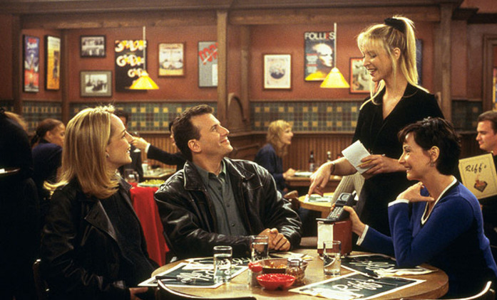 Přátelé: Proč má Phoebe v seriálu dvojče | Fandíme seriálům