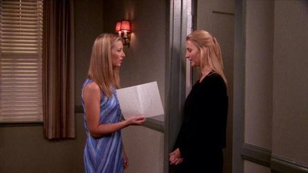 Přátelé: Proč má Phoebe v seriálu dvojče | Fandíme serialům