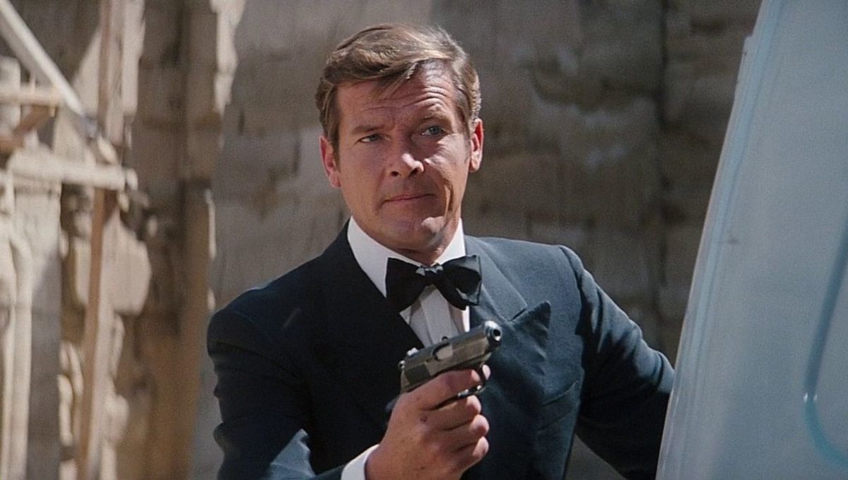 Rogera Moora v roli Bonda před lety málem vystřídal James Brolin | Fandíme filmu