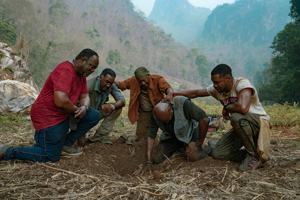 Bratrstvo pěti: Veteráni se v novince Spika Lee vracejí do Vietnamu za ukrytým zlatem | Fandíme filmu