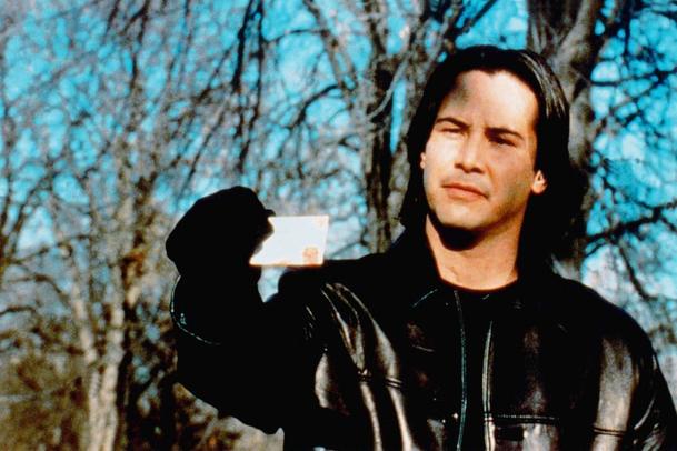 Sleduje tě vrah: Keanu Reeves v mizerném filmu hrál, protože ho podvedli | Fandíme filmu