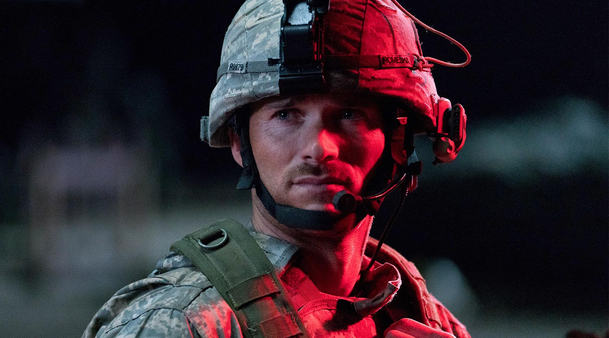 The Outpost: Scott Eastwood bojuje o přežití v nehostinných afghánských horách | Fandíme filmu