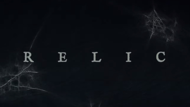 Relic: Chválený horor bratří Russoů v novém hrůzu nahánějícím traileru | Fandíme filmu