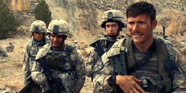 The Outpost: Scott Eastwood bojuje o přežití v nehostinných afghánských horách | Fandíme filmu