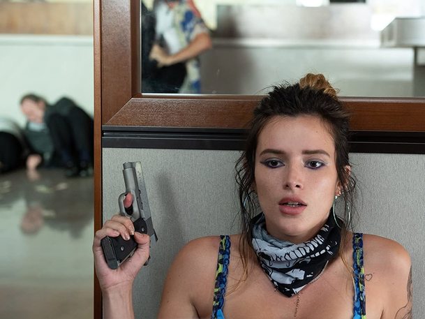 Bývalá Disneyho hvězda Bella Thorne boduje na platformě "pro dospělé" a chystá o ní film | Fandíme filmu