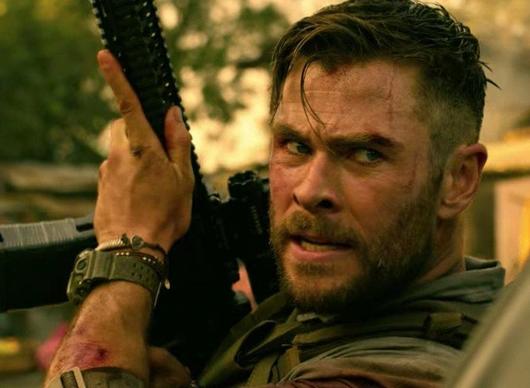 Vyproštění 3: Hemsworth se konečně vrací před kamery jako nebezpečný žoldák | Fandíme filmu