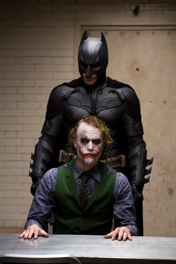 Temný rytíř: Scéna výslechu Jokera měla být ještě brutálnější | Fandíme filmu