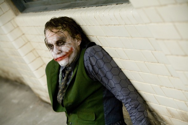 Temný rytíř: Scéna výslechu Jokera měla být ještě brutálnější | Fandíme filmu