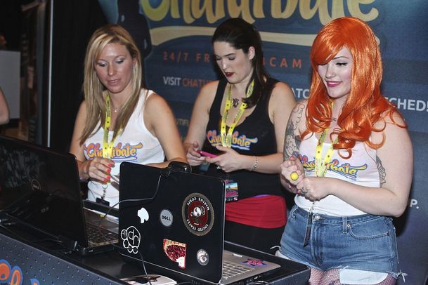 Cam_Girlfriend: Erotický server Chaturbate ve spojení s nezávislými filmaři natočí komediální seriál | Fandíme serialům