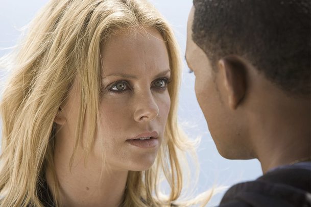 Hancock 2: Charlize Theron by se s chutí vrhla na dvojku | Fandíme filmu